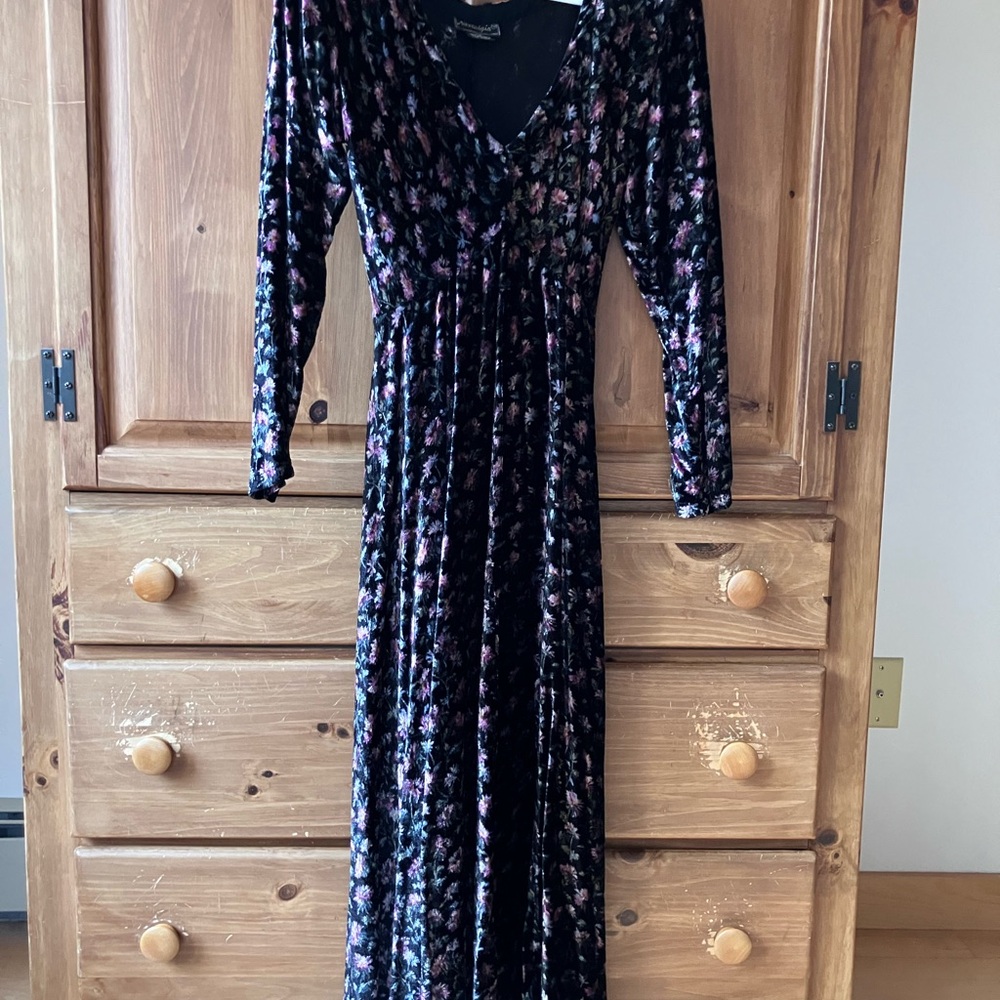 Nostalgia Velvet Dress with Floral Design